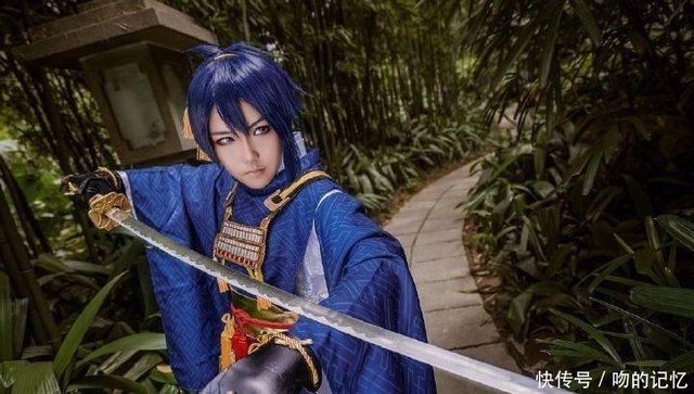 刀剑乱舞三日月宗近cosplay 身为天下五剑的其中一把 被说是最美的呢 快资讯