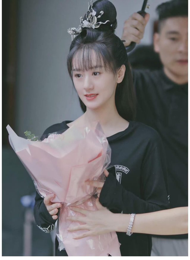 袁冰妍被溜了 芒果 覆流年 女主已定邢菲 网友 都是自家人 快资讯