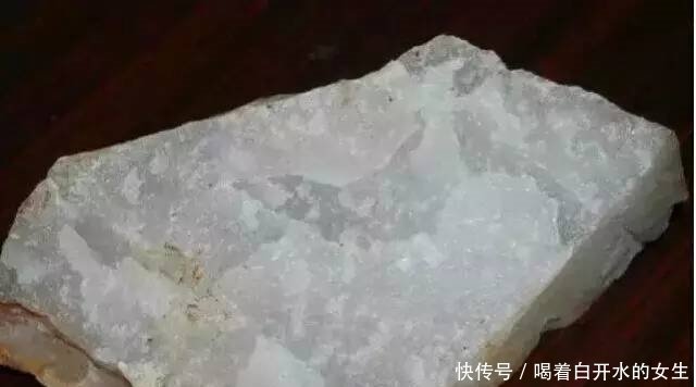 金丝玉与石英、水晶、玉髓有什么区别？ - 快资讯