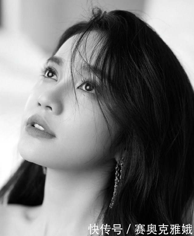 全新谋女郎晒怼脸写真 养眼迷人 手握两部作品跟着张艺谋走红毯 快资讯 全新谋女郎晒怼脸写真 养眼迷人 手握两部作品跟着张艺谋走红毯 快资讯