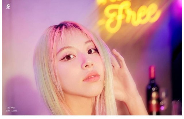 Twice新歌的服装设计师脑洞大开 性感打歌服竟全是用丝巾做的 快资讯