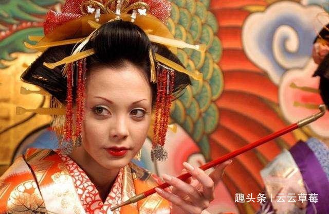 揭秘真正的日本花魁 有很高的社会地位 所穿服饰重达30kg 快资讯