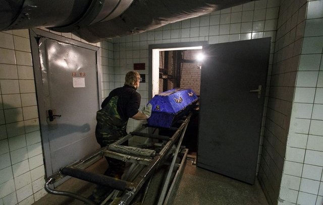 火葬场真的能把人烧成骨灰吗 很多人都误解了 今天才弄明白 快资讯