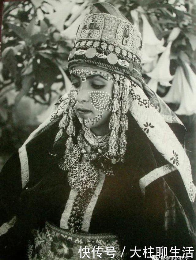 老照片非洲的犹太美女独特的服饰文化 快资讯