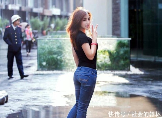 别整花里胡哨的 简约牛仔裤最能绽放女人性感美 美不随波逐流 快资讯