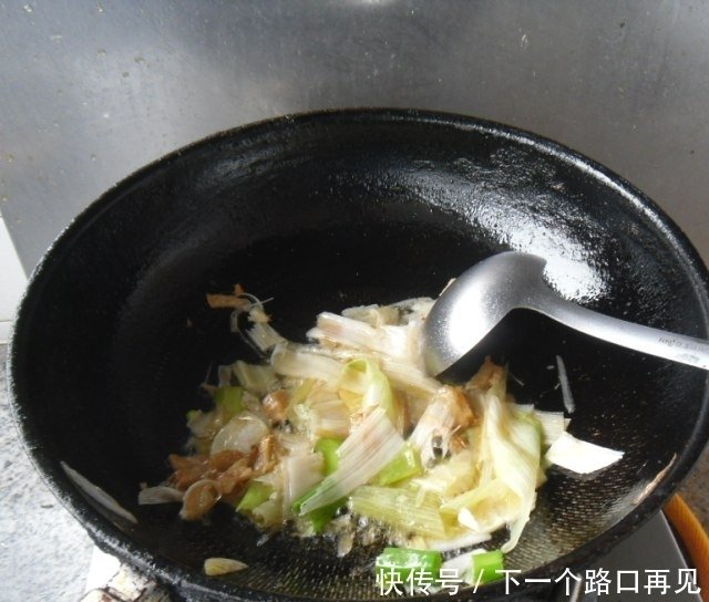 葱烧百花鱼 肉质细嫩 刺少汁多 宴客做它倍儿有面 快资讯 葱烧百花鱼 肉质细嫩 刺少汁多 宴客做它倍儿有面 快资讯