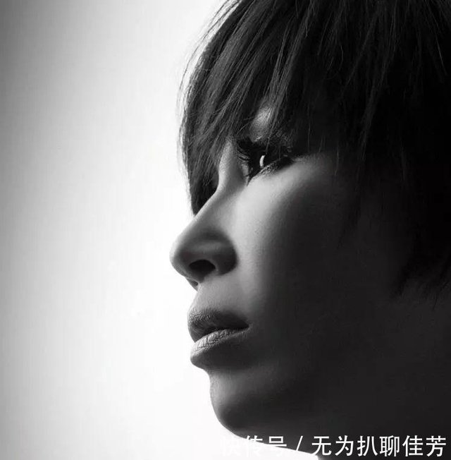 55岁黄小琥近照曝光 与小7岁外国男友甜蜜 演唱会自曝女儿艰辛 快资讯