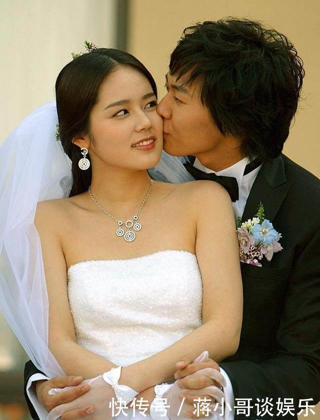 撒狗粮 就服韩佳人和延政勋 背后来个爱的抱抱 好害羞啊 快资讯