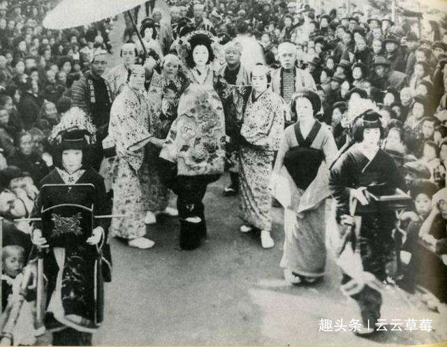 揭秘真正的日本花魁 有很高的社会地位 所穿服饰重达30kg 快资讯 揭秘真正的日本花魁 有很高的社会地位 所穿服饰重达30kg 快资讯