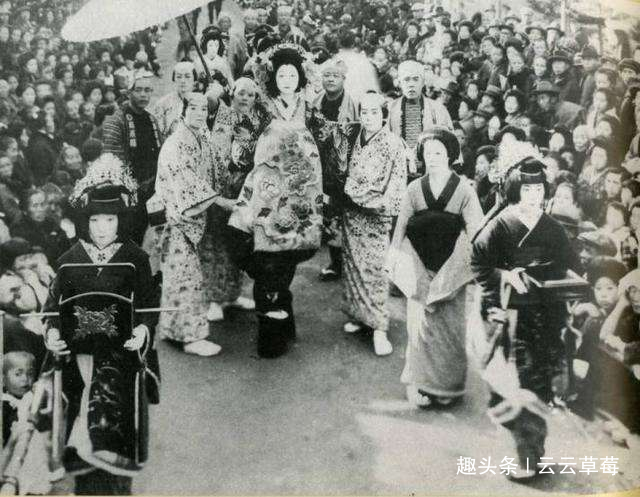 揭秘真正的日本花魁 有很高的社会地位 所穿服饰重达30kg 快资讯