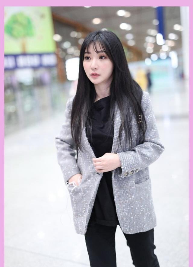 39岁柳岩胖了亮片西装配t恤 苹果肌饱满 竟然变成大圆脸 快资讯