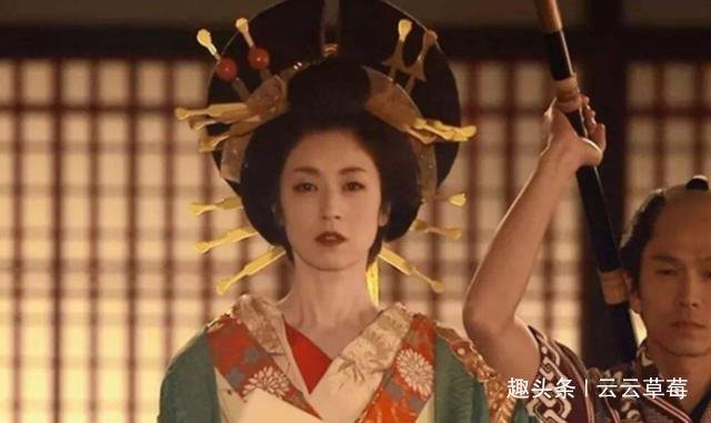 揭秘真正的日本花魁 有很高的社会地位 所穿服饰重达30kg 快资讯 揭秘真正的日本花魁 有很高的社会地位 所穿服饰重达30kg 快资讯