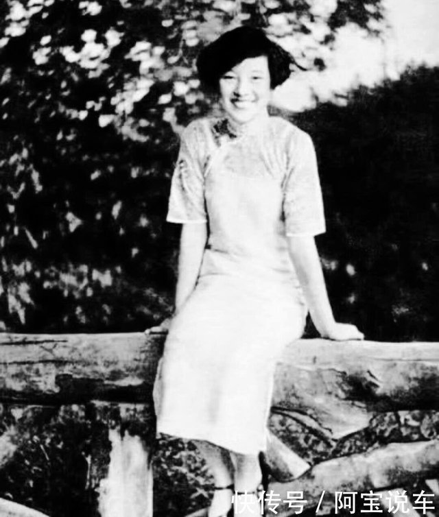 历史罕见照片 溥仪领着太监逛花园 少女时代的章含之风采动人 快资讯