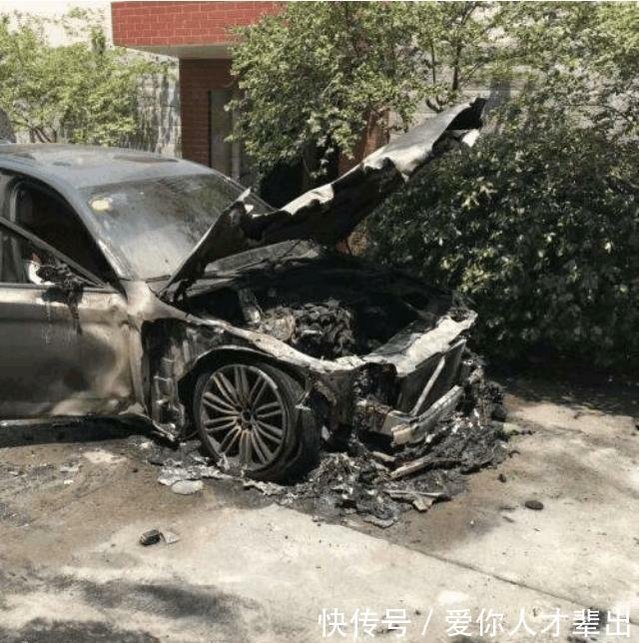 男子为新车过火祈福 50万宝马惨变供品 快资讯 男子为新车过火祈福 50万宝马惨变供品 快资讯