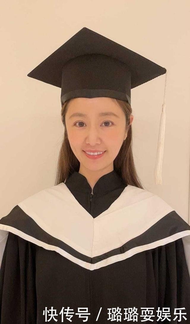 45岁林心如硕士毕业 身穿学士服露齿灿笑 被赞颜值重回巅峰时期 快资讯