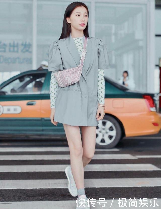 虞书欣长大了气质全开 蜜茶色长发搭配灰色西装裙 美腻了 快资讯 虞书欣长大了气质全开 蜜茶色长发搭配灰色西装裙 美腻了 快资讯