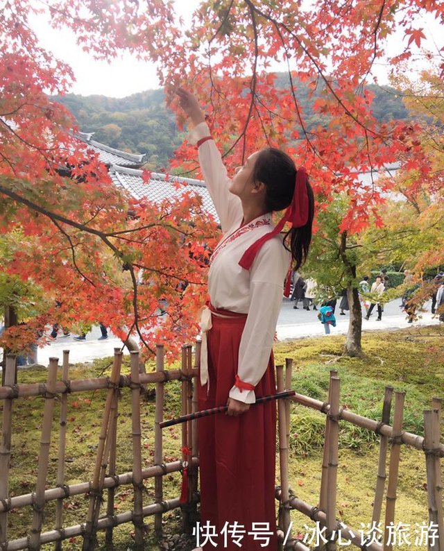 穿着汉服游京都 体验古人的 箫鼓追随春社近 衣冠简朴古风存 快资讯