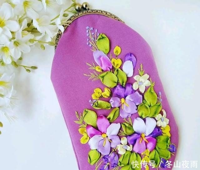 只用了一块纯色的布加了一个配件制作包包 没想到美得如此惊艳 快资讯 只用了一块纯色的布加了一个配件制作包包 没想到美得如此惊艳 快资讯