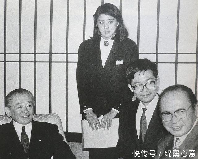 美智子皇后当年亲自打电话 期待雅子嫁入皇室 她却无力保护儿媳 快资讯 美智子皇后当年亲自打电话 期待雅子嫁入皇室 她却无力保护儿媳 快资讯