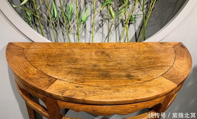 浅金黄色月牙桌 明清老黄花梨之王者风范 快资讯
