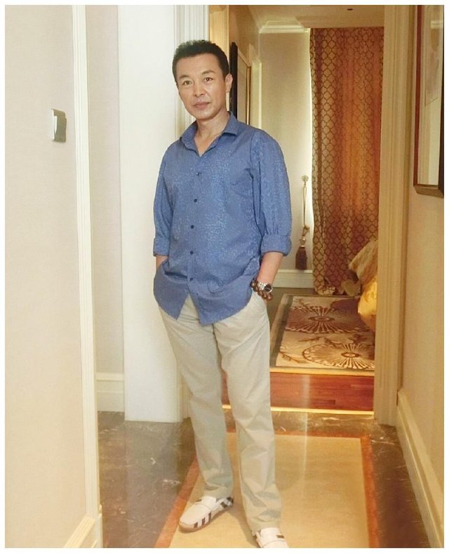 著名演员王强 夫妻闹离婚 儿子在结婚证上的留言让他泪奔 快资讯