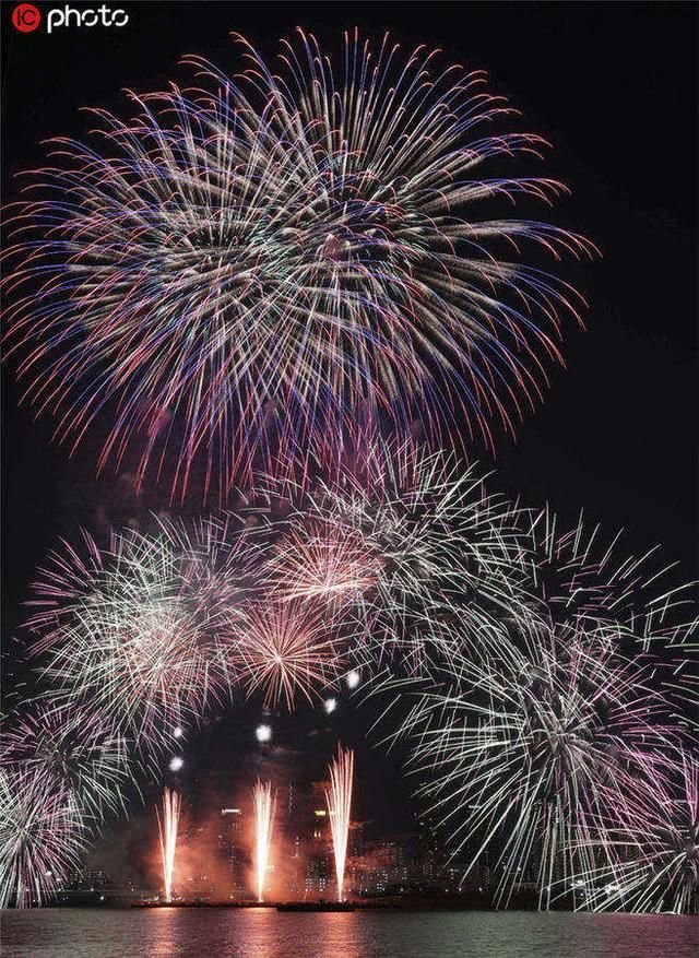 日本大阪淀川花火大会举行烟花点亮夜空 快资讯
