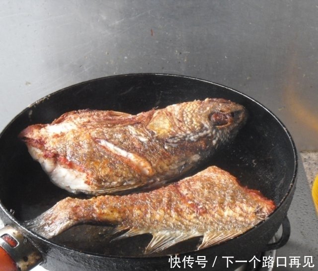 葱烧百花鱼 肉质细嫩 刺少汁多 宴客做它倍儿有面 快资讯