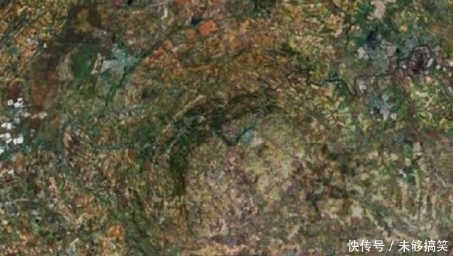 地球上发现陨石坑 居然是十分大的死火山 到底是怎么回事 快资讯