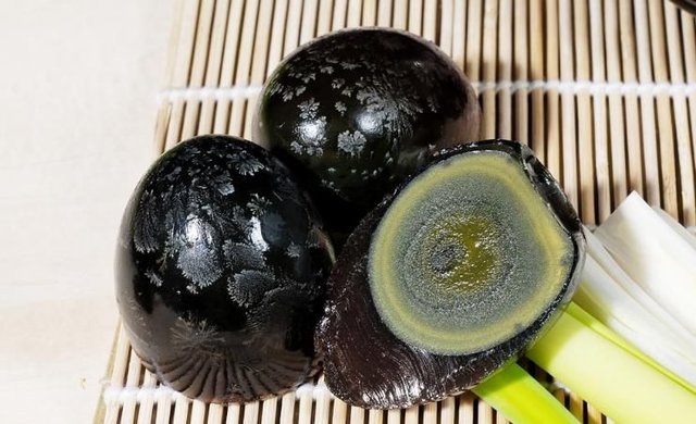 自制松花蛋的小技巧 松花蛋好吃不宜多食 一起来了解一下吧 快资讯