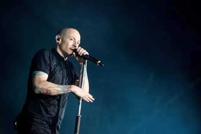 这10首林肯公园经典歌词文案 致敬主唱chester Bennington 快资讯