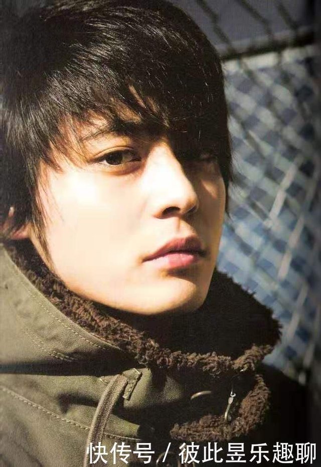 日本演员山田孝之到上海参加活动 迷弟尹正追星成功 副本 快资讯 日本演员山田孝之到上海参加活动 迷弟尹正追星成功 副本 快资讯