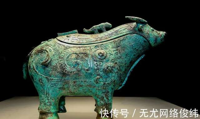 一千年古銅製飾り牛古銅器 中国古美術・下鄕収集・青銅製牛觥・サイ・鏨刻高浮彫・純銅製