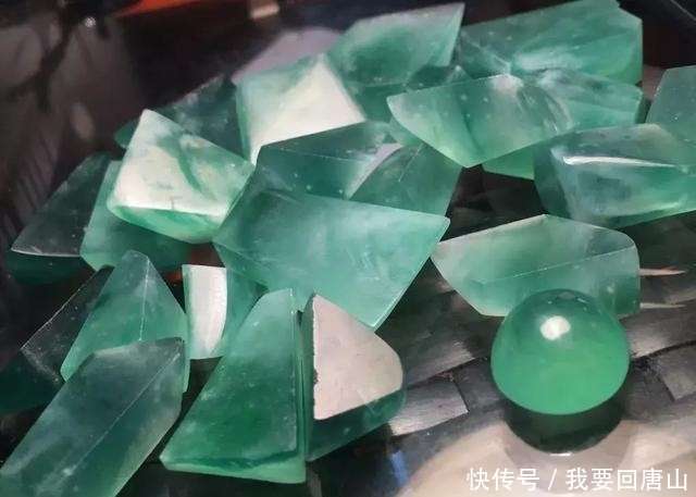 天青冻冒充翡翠的新品种一骗一个准，看了别再上当了- 快资讯