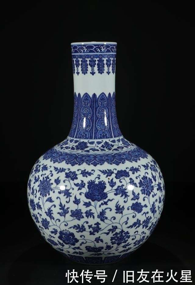 中国　清時代　大製乾隆年製　染付　纏枝花卉紋天球瓶　高さ37cm 260715 中国 清時代 大製乾隆年製 染付 纏枝花卉紋天球瓶 高さ37cm 260715