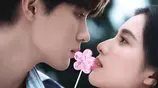 杀青宴上，我老公和女主甜吻！众人起哄：男主和女二亲一个！男主嫌恶，可女二是我呀！