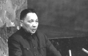 1949年杨虎城遗体被发现后，邓小平含泪说：换口好棺材，别怕花钱