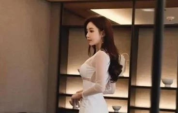 韩国美女身材匀称，微胖女神招人喜欢，拍照你们瞧瞧！