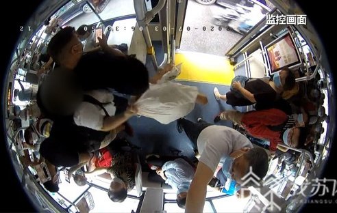 画面极度舒适!高中女生霸气制服公交咸猪手