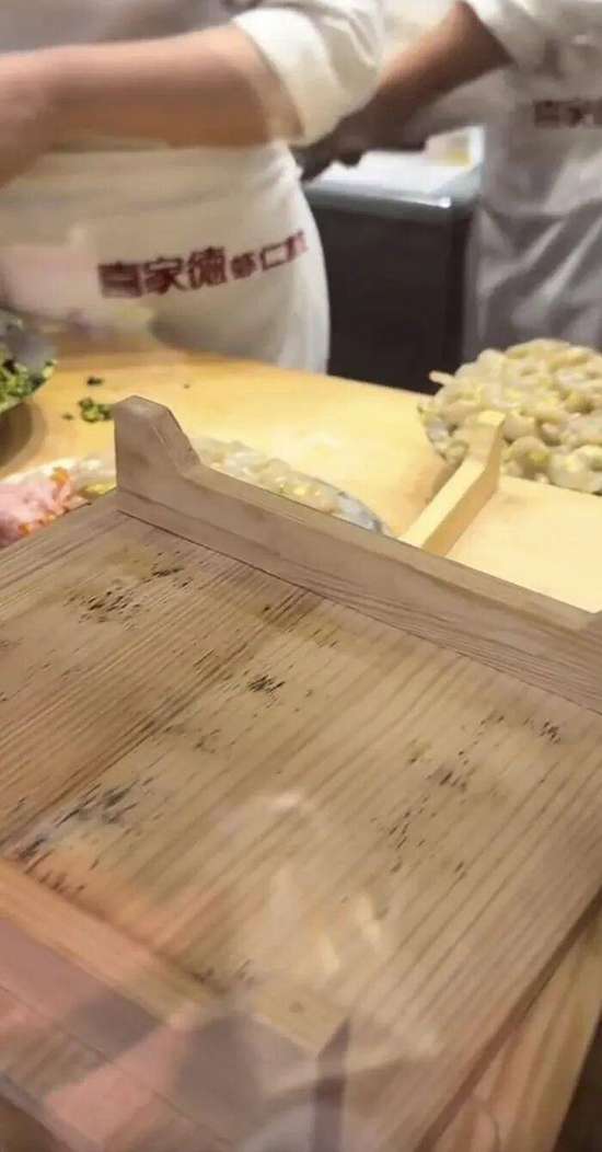 托盘上面有霉斑怎么去除