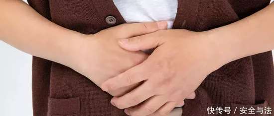 吃下去的东西感觉堵在胸口