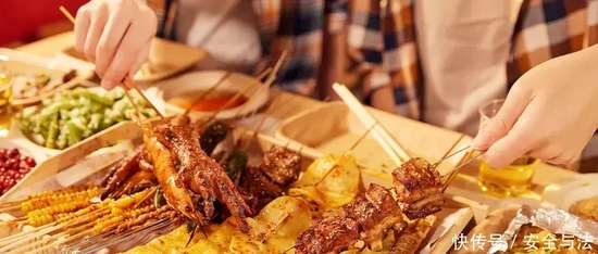 吃下去的东西感觉堵在胸口