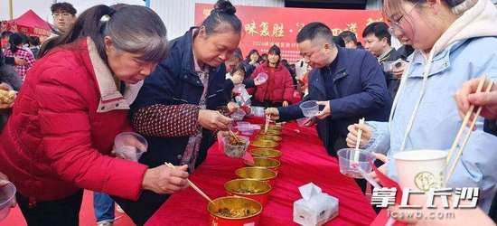 锅铲盛菜的声音