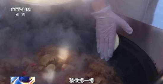 东北铁锅炖生活的烟火气息