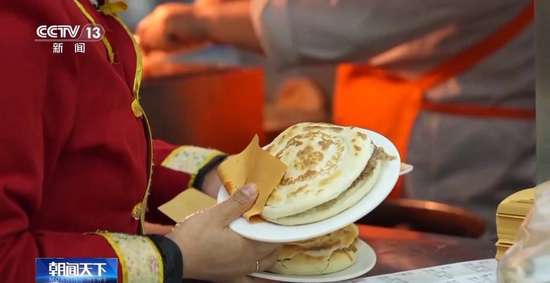 西安城墙下早市