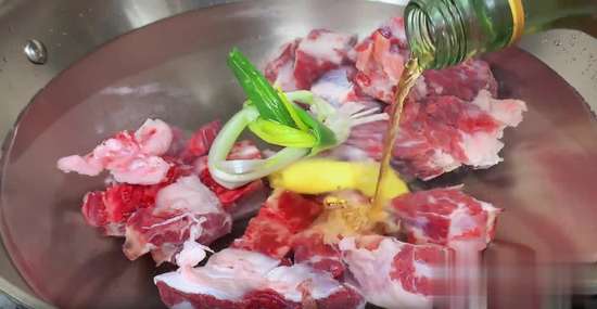 手脚冰凉怕风怕冷怎么回事