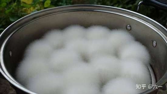 街头制作霉豆腐视频