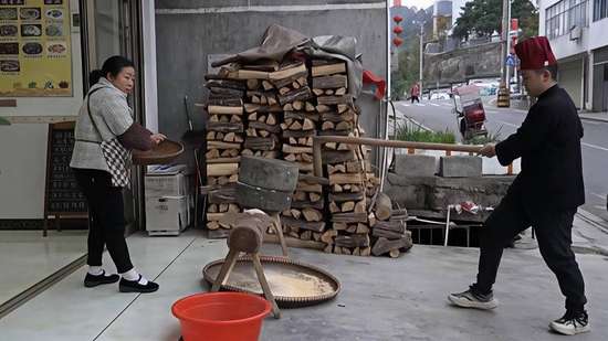 鹤峰特色蓑衣饭