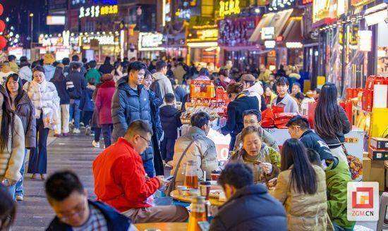 新春走基层服务区的年味盛宴