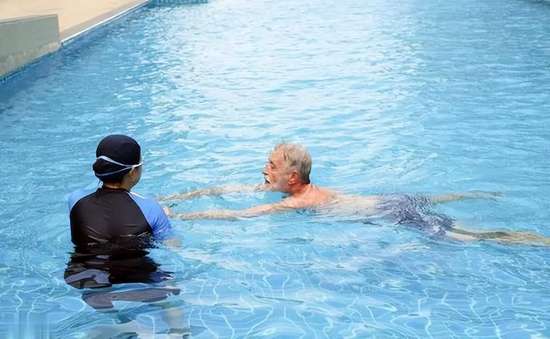 游泳是保护骨骼最佳运动