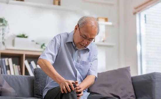 医生提醒65岁以上老人注意4件事